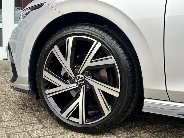 Volkswagen Golf 1.5 eTSI R-Line 2021 Hybride Benzine 11
