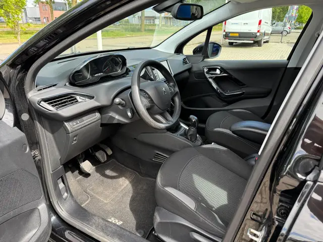 Peugeot 208 1.2 PureTech Blue Lease 2016 Benzine 12