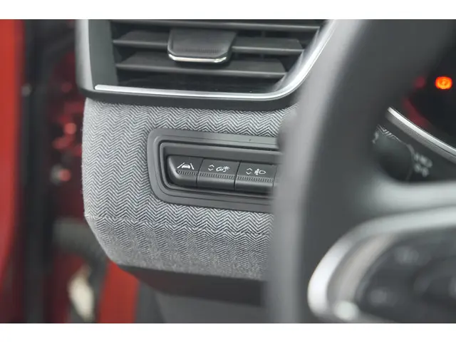 Renault Clio TCe 90 GPF techno 2024 Benzine 36