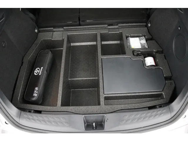 Toyota C-HR 2.0 Hybrid Executive 2021 Hybride Benzine 33