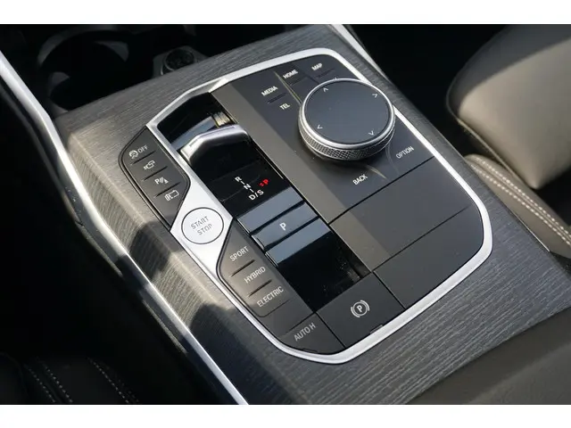 BMW 3 Serie Touring 330e 2025 Hybride Benzine 16