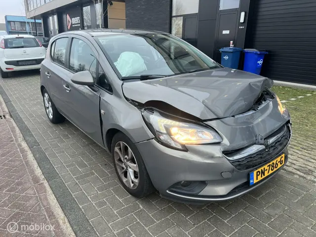 Opel Corsa 1.4 Cosmo Voorschade! 2015 Benzine 6
