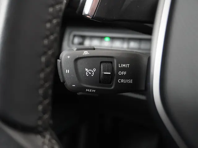 Peugeot 3008 1.6 HYbrid 225 Allure 2022 Hybride Benzine 27