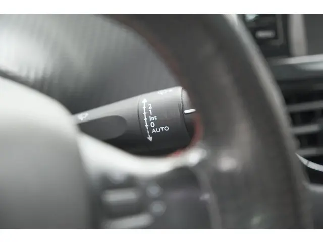 Peugeot 2008 PureTech 110 EAT6 GT 2017 Benzine 37