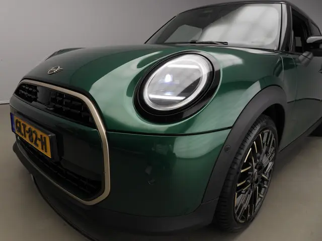 MINI 5-Deurs Cooper C 2024 Benzine 44