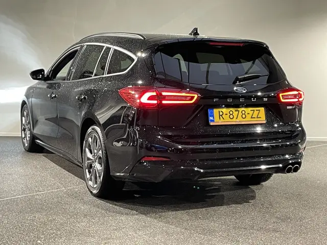Ford Focus Wagon 1.0 EcoBoost Hybrid ST Line 2022 Benzine 6
