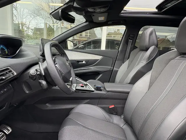 Peugeot 3008 1.6 HYbrid4 300 GT 2023 Hybride Benzine 22