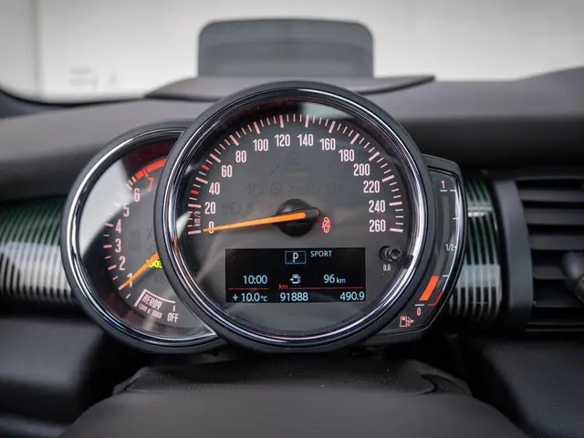 MINI 3-Deurs Cooper Aut. 60 Years Edition 2019 Benzine 28