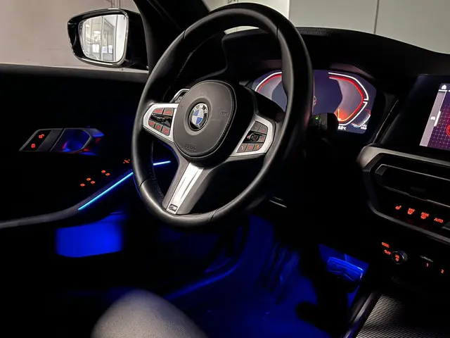 BMW 3 Serie Touring 318i 2020 Benzine 23