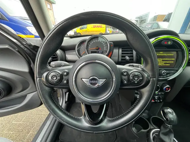 MINI Cooper Mini 1.5 Chili Serious Business 2015 Benzine 11