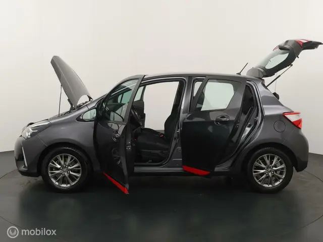 Toyota Yaris 1.5 VVT-i Design Red 2017 Benzine 18