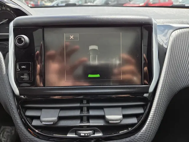 Peugeot 2008 1.2 PureTech Style/PANO/NAVI 2015 Benzine 28