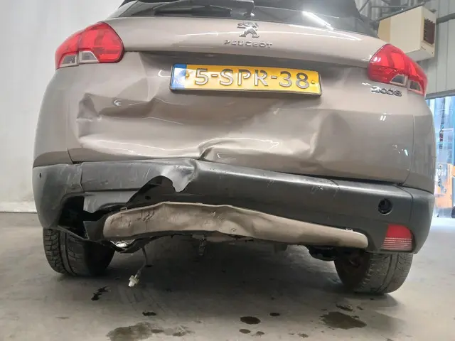 Peugeot 2008 1.6 VTi Féline SCHADEAUTO!! WOK!! 2013 Benzine 8