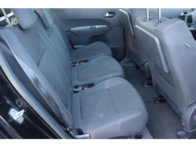 Peugeot 5008 1.6 HDi Active 5p. 2014 Diesel 16