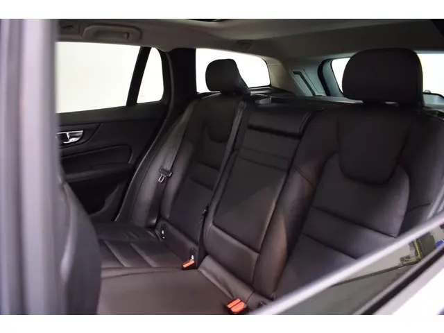 Volvo V60 2.0 T5 250pk AUT8 Momentum 2018 Benzine 14
