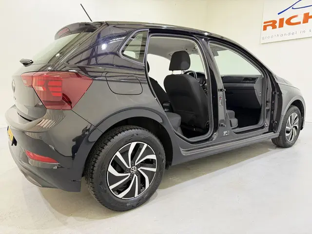 Volkswagen Polo VI HB 1.0 TSI Life 2023 Benzine 6