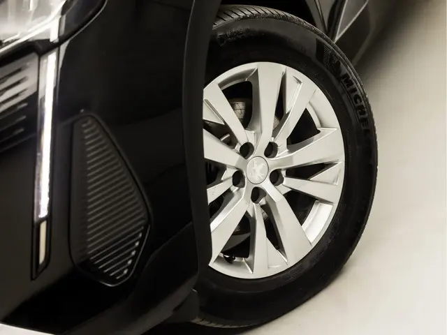 Peugeot 3008 1.2 PureTech Sport 2021 Benzine 32