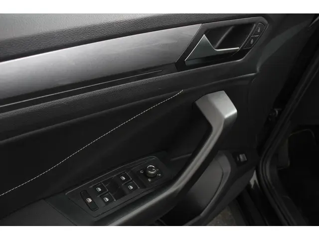 Volkswagen T-Roc 1.5 TSI 150pk DSG Style 2023 Benzine 13