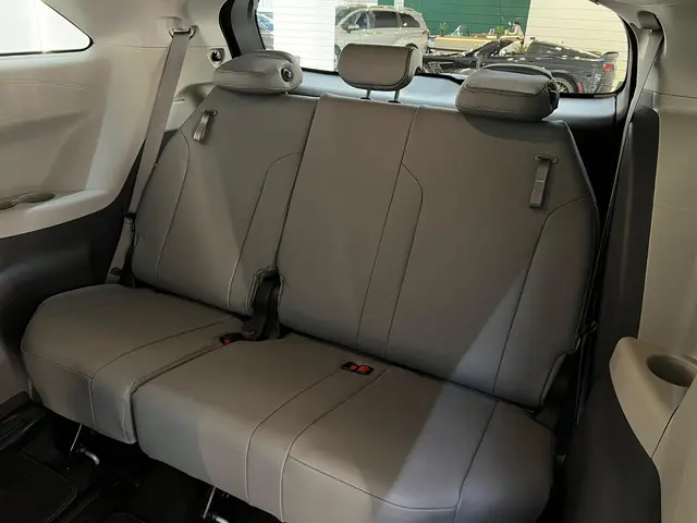 Toyota Sienna 2.5 Hybrid Luxe XLE 2022 Hybride Benzine 12