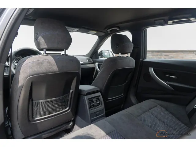 BMW 3 Serie Touring 330d High Executive 2012 Diesel 45