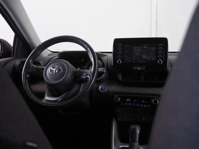 Toyota Yaris 1.5 Hybrid Dynamic 2021 Hybride Benzine 23
