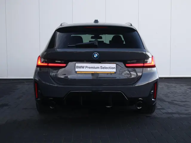 BMW 3 Serie Touring 320e 2024 Hybride Benzine 12