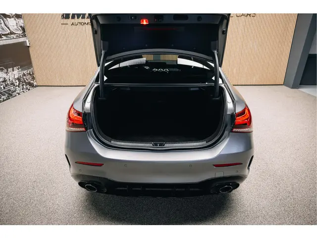 Mercedes-Benz A-Klasse 250 e 2020 Hybride Benzine 15