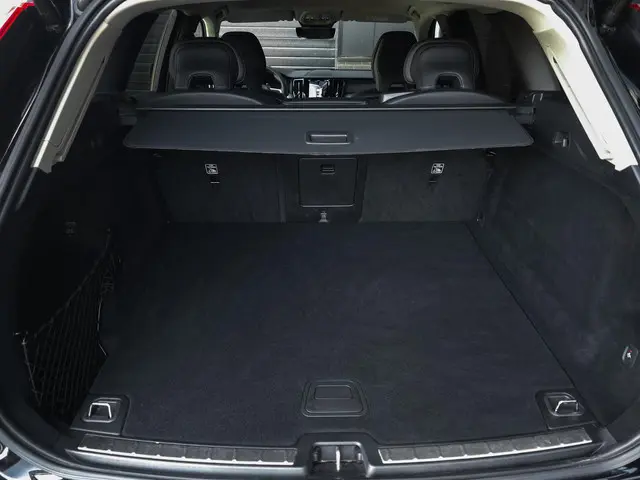 Volvo XC60 2.0 B5 Momentum Business 2022 Benzine 28