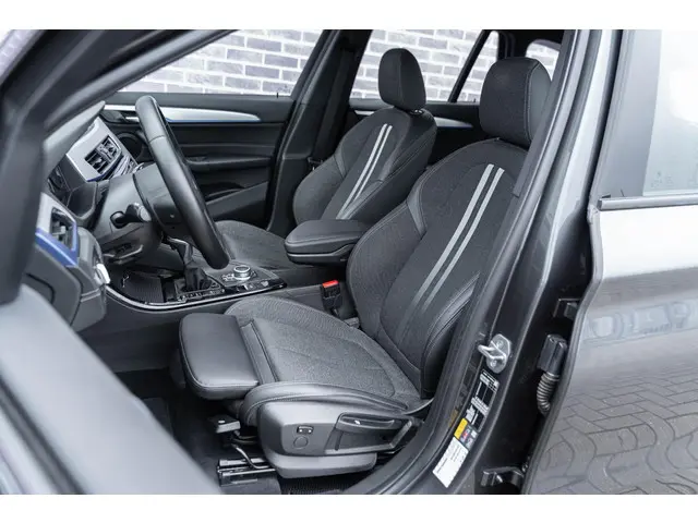BMW X1 xDrive25e High Executive 2022 Hybride Benzine 19