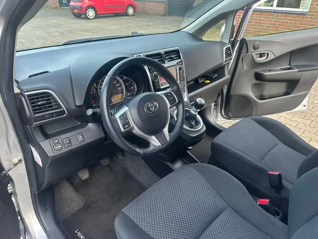 Toyota Verso-S 1.3 VVT-i Comfort 2014 Benzine 13