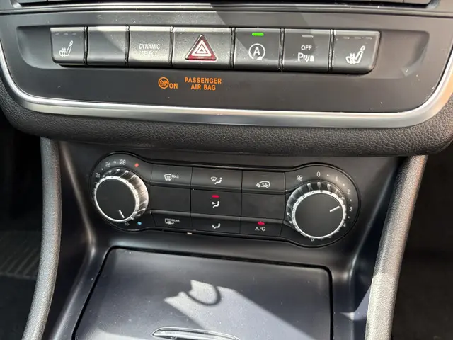 Mercedes-Benz GLA 200 Prestige 2016 Benzine 10