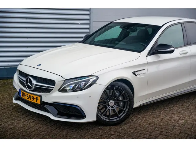 Mercedes-Benz C-Klasse AMG 63 2015 Benzine 30