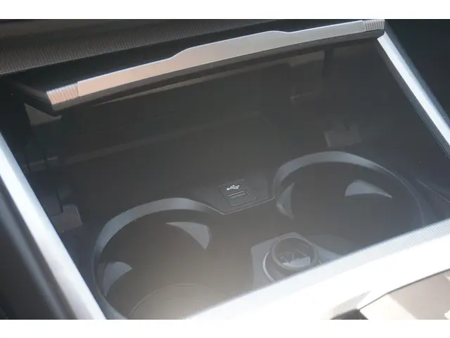 BMW 3 Serie Touring 320i 2024 Benzine 17