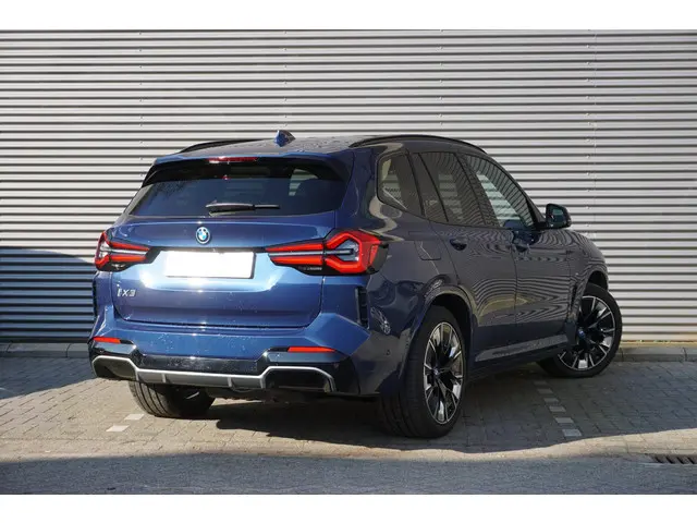 BMW iX3 2