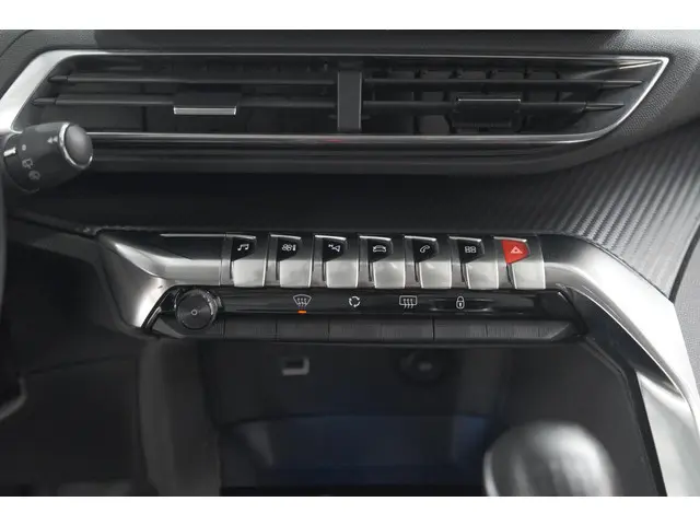 Peugeot 3008 PureTech 130 Allure 2021 Benzine 45