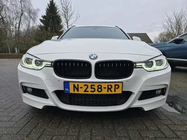 BMW 3 Serie Touring 318i M Sport Edition 2019 Benzine 21