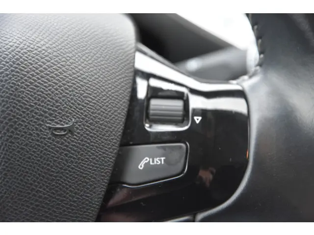 Peugeot 308 SW 1.2 PureTech Blue Lease 2018 Benzine 12