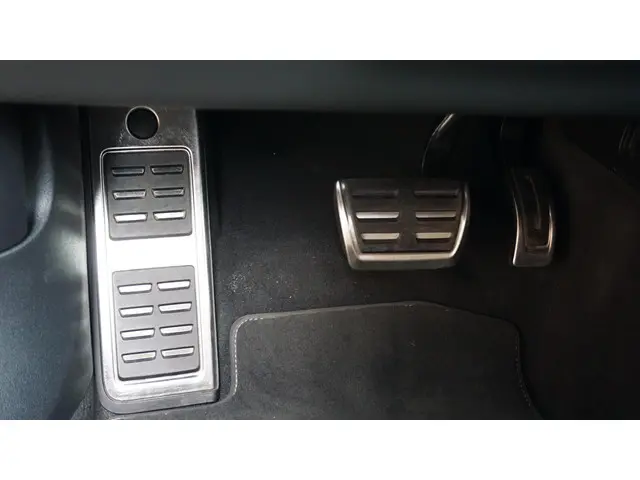 Audi A4 Avant 35 TFSI 150pk 2x S-Line 2022 Benzine 43