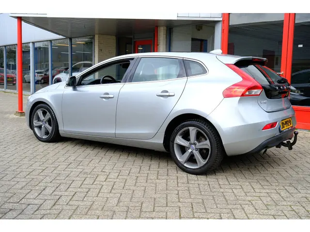 Volvo V40 2.0 T3 Nordic+ Pano|Xenon|Leder|Navi 2016 Benzine 32