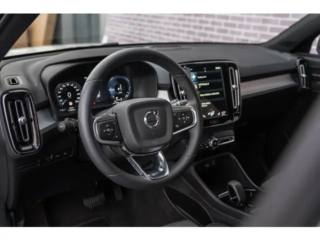 Volvo XC40 Plug-in Hybrid T5 Core 2023 Hybride Benzine 18