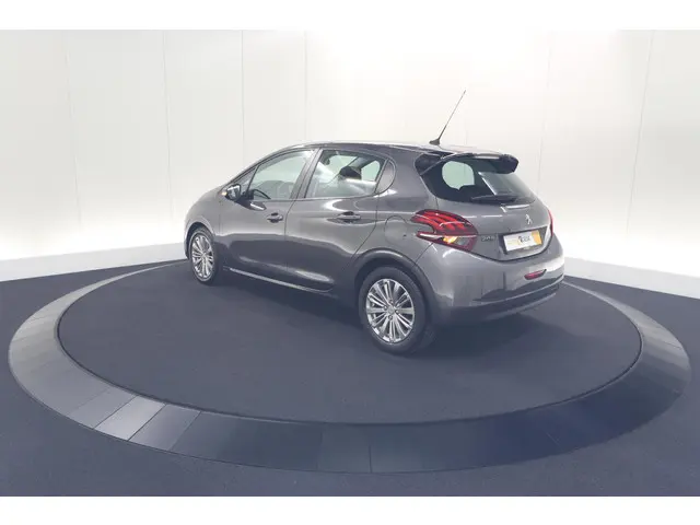 Peugeot 208 PureTech 82 Signature 2018 Benzine 13