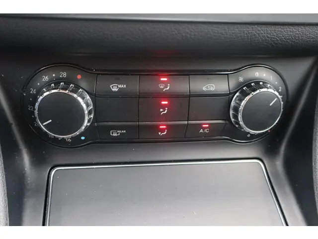Mercedes-Benz CLA 180 d Lease Edition Plus 2016 Diesel 27