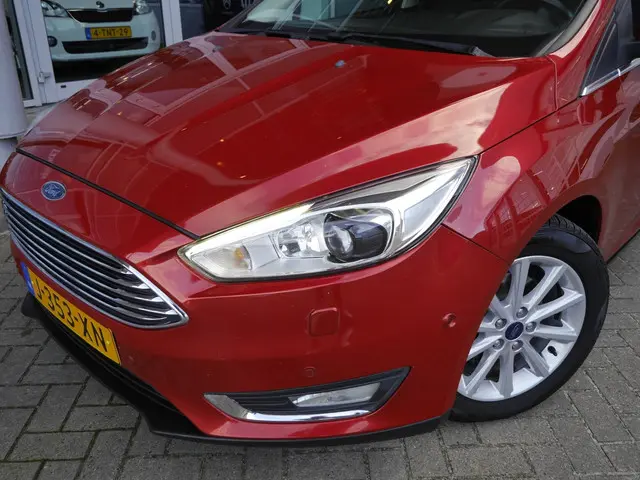 Ford Focus Wagon 1.0 First Edition 2015 Benzine 35