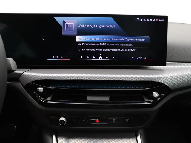 BMW 3 Serie Sedan 330e 2025 Hybride Benzine 12