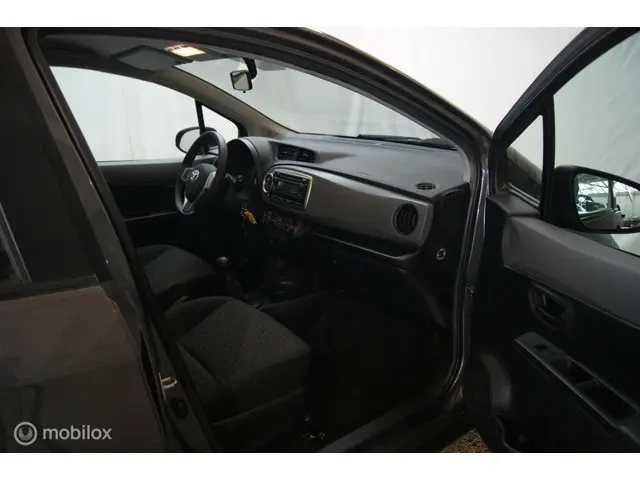 Toyota Yaris 1.0 VVT-i Now Top 5 editie 2014 Benzine 8