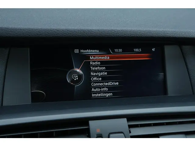 BMW X3 xDrive20i High Executive 2013 Benzine 22