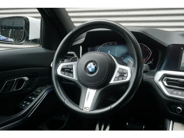 BMW 3 Serie Touring 320i 2021 Benzine 25