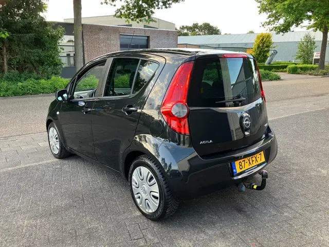 Opel Agila 1.0 Edition Airco. N.a.p 2012 Benzine 3