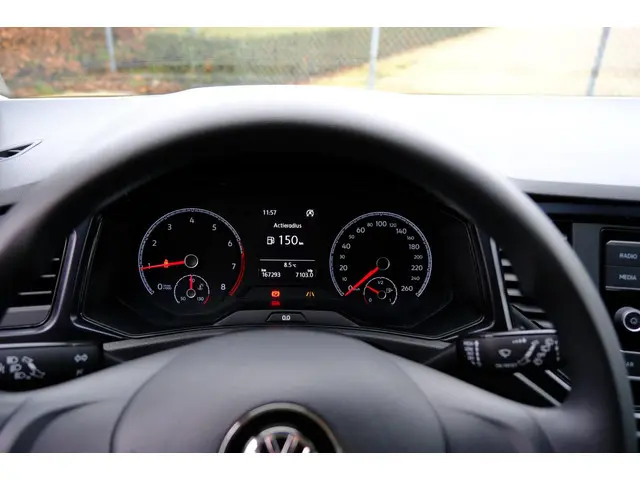 Volkswagen T-Roc 1.0 TSI Airco|LMV|PDC 2018 Benzine 12