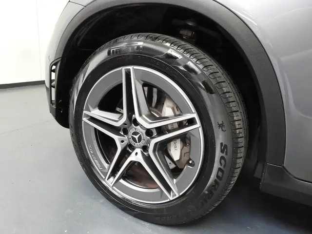 Mercedes-Benz GLC 300e 4MATIC AMG 2021 Hybride Benzine 39